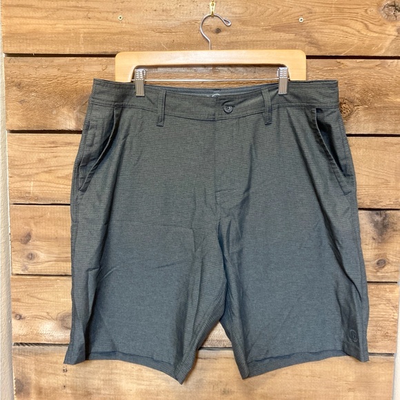 Hang Ten Golf Shorts - Picture 1 of 3